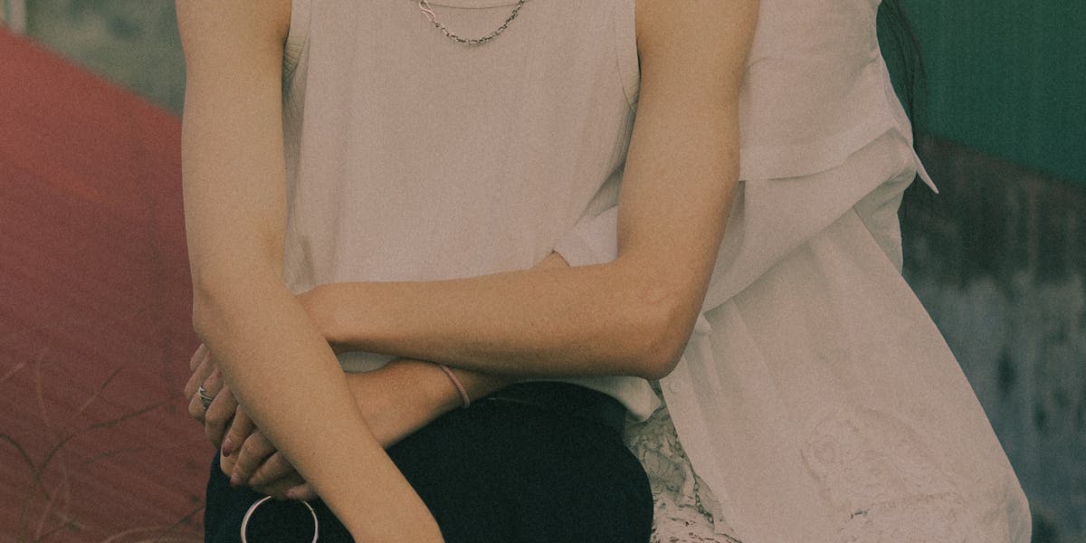 Estilos de pulseira de howlita que estão em alta